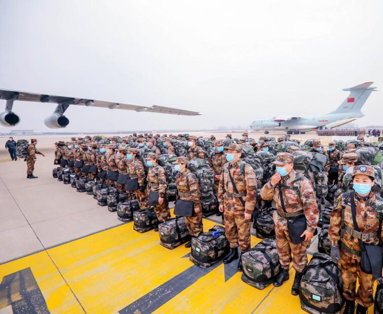 增兵武汉人民解放军奔赴在保护人民的最前线