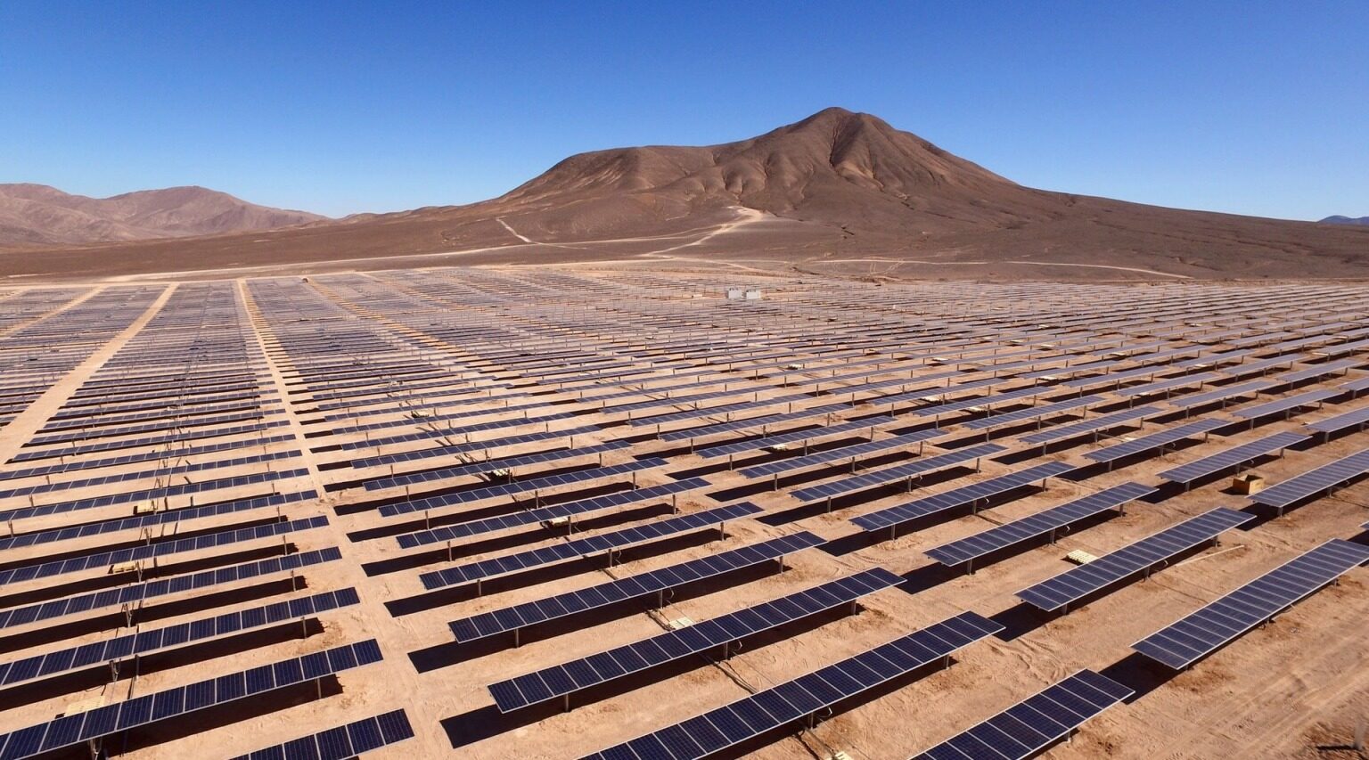 8平方公里的土地上开发,据称是沙特阿拉伯最大的太阳能光伏电站,也是