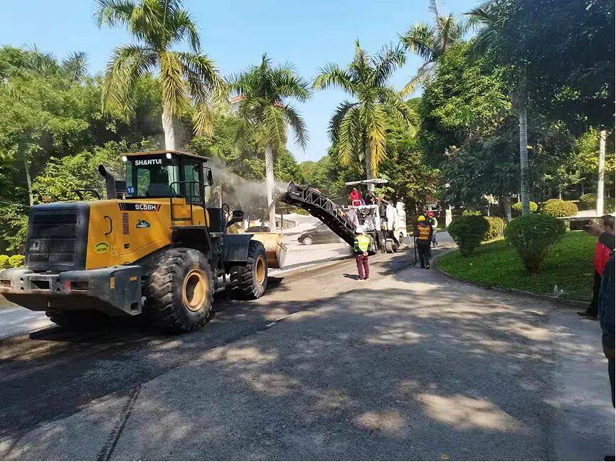 Shantui Service Engineers Escort Shantui Milling Machine Seetao