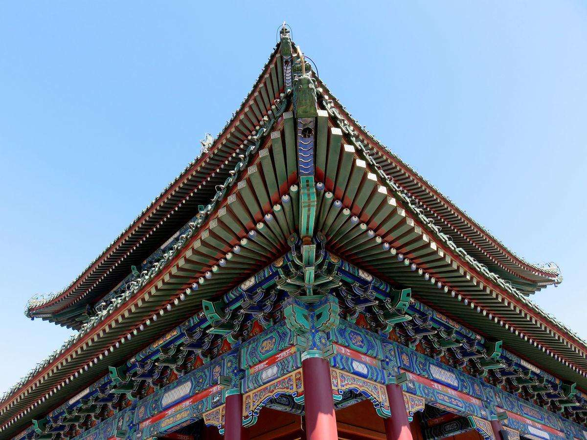 除了宗祠庙宇宫殿,古代的大户人家中的亭台楼阁,殿堂轩榭,也常常用到