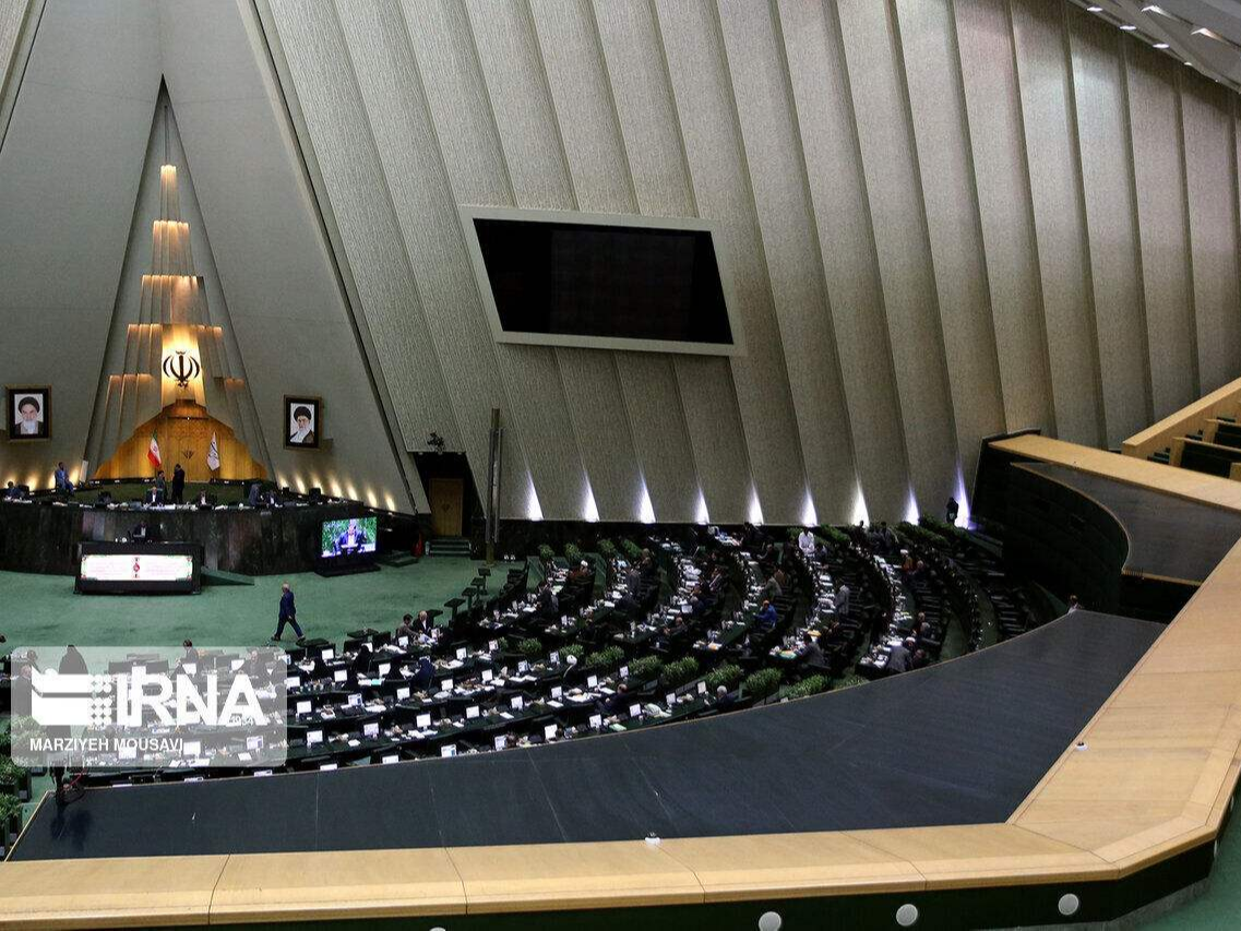 1万旧币换1新币，里亚尔变土曼，伊朗变更货币遏制通胀！--见道网