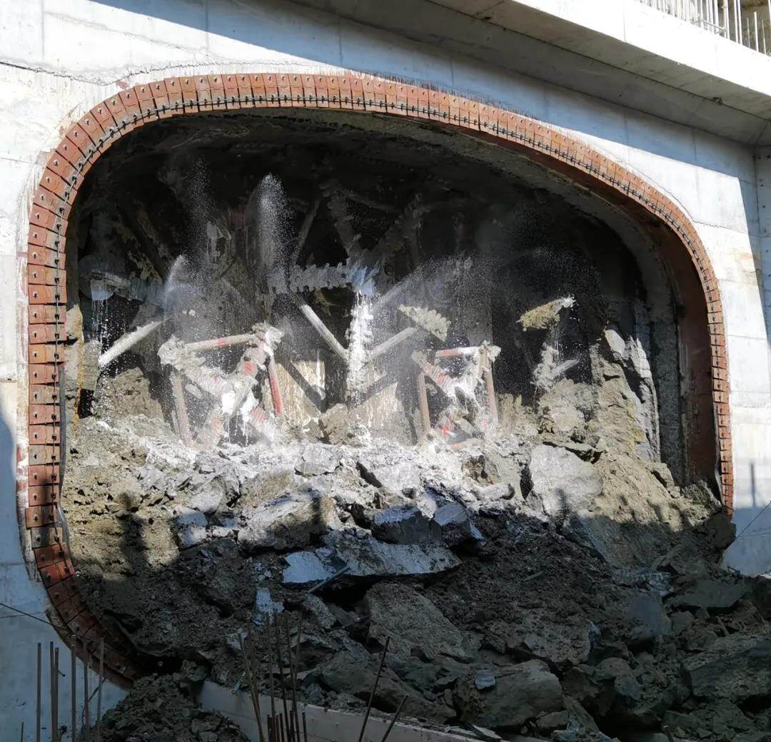 The world's largest rectangular shield machine Nanhu successfully ...