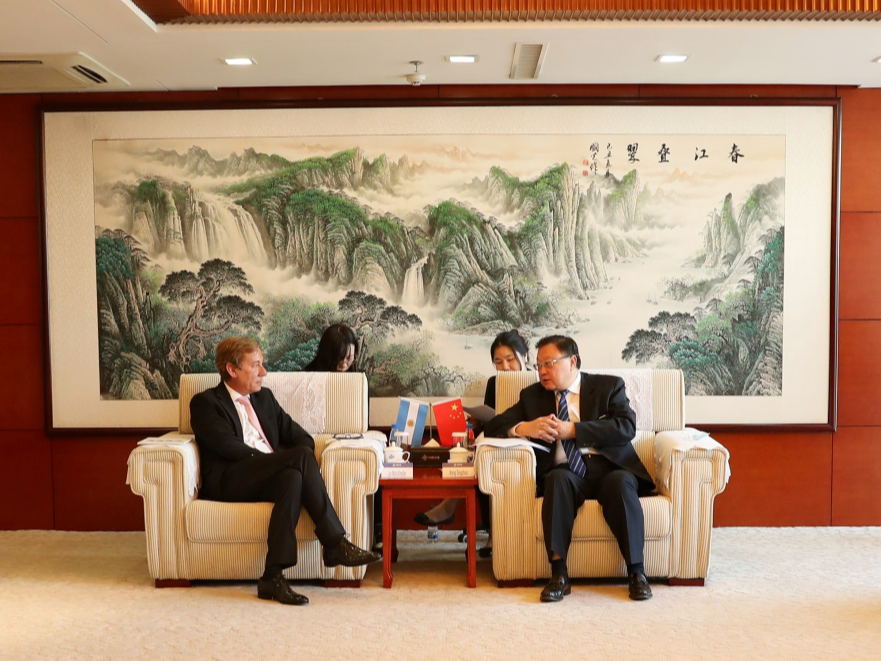 中交集团董事长王彤宙会见阿根廷驻华大使克莱科勒尔,探讨双方基建发展--见道网