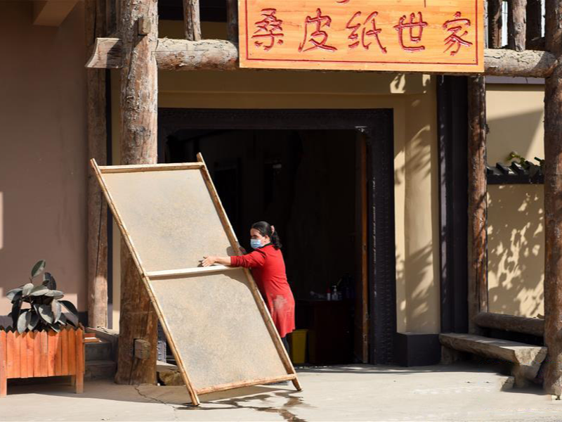 Mulberry Paper MakingAncient Techniques Through Thousands of YearsSeetao