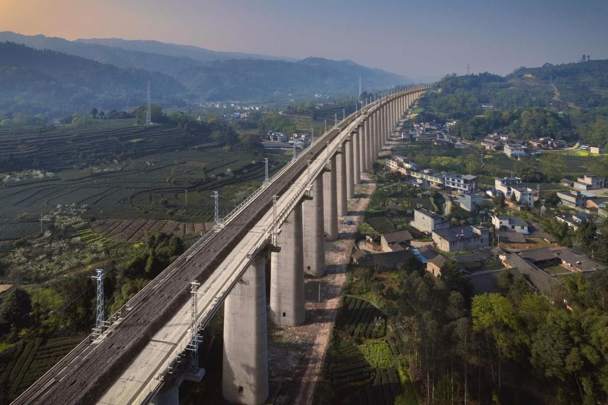 雅安林芝铁路图片