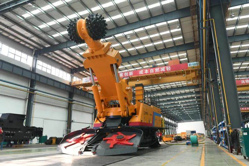 China Railway Construction Heavy Industry Cantilever Roadheader ...