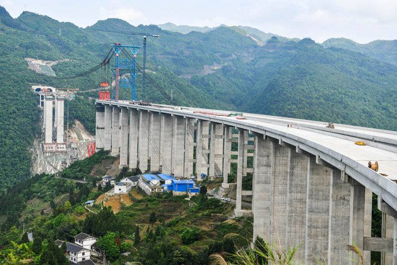 The construction of the Renzun Expressway Dafaqu Bridge is progressing ...