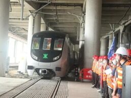 深圳首条无人驾驶智慧地铁线路正式接车,计划2021年年底开通！