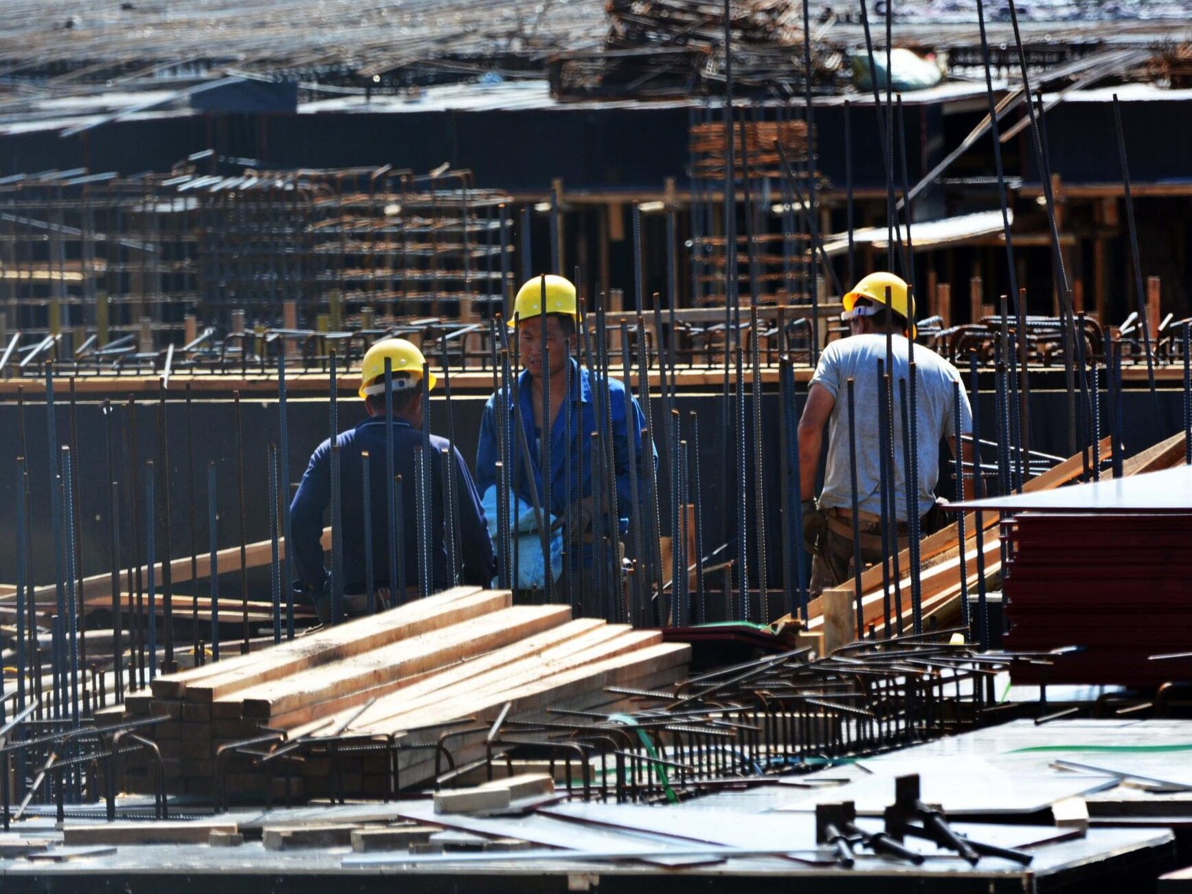 建材价格齐涨，近六成施工单位调整施工进度