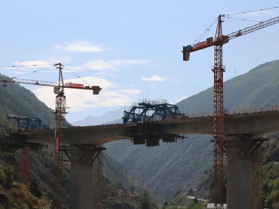 大桥合龙！成昆铁路复线建设取得重要突破！