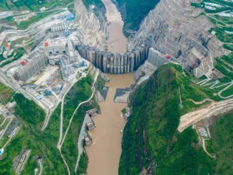 三峡集团携手乌兰察布布局新能源产业集群