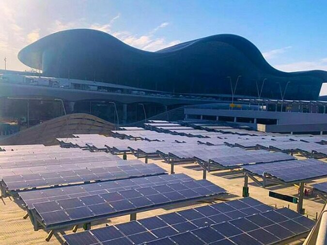 阿布扎比机场完成最大的太阳能停车场开发