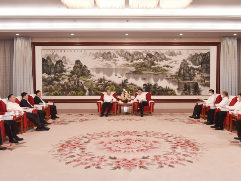 中铁书记与天津滨海区委书记就推动京津冀一体化建设展开深入交流