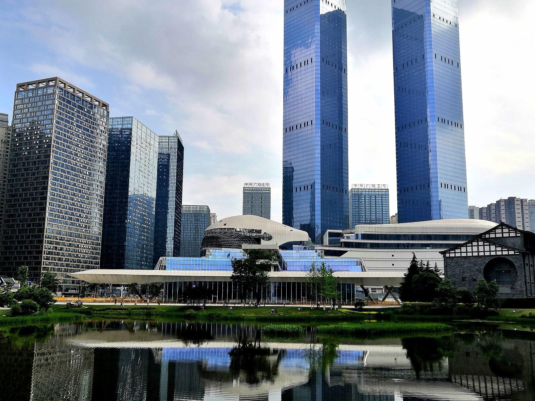 该项目的修建将极大的优化城市市政项目，保障居民生活环境