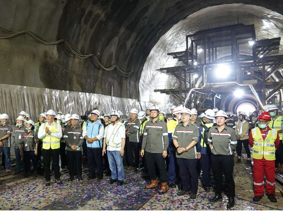 Indonesia's Jakarta-Bandung high-speed railway runs through two tunnels ...