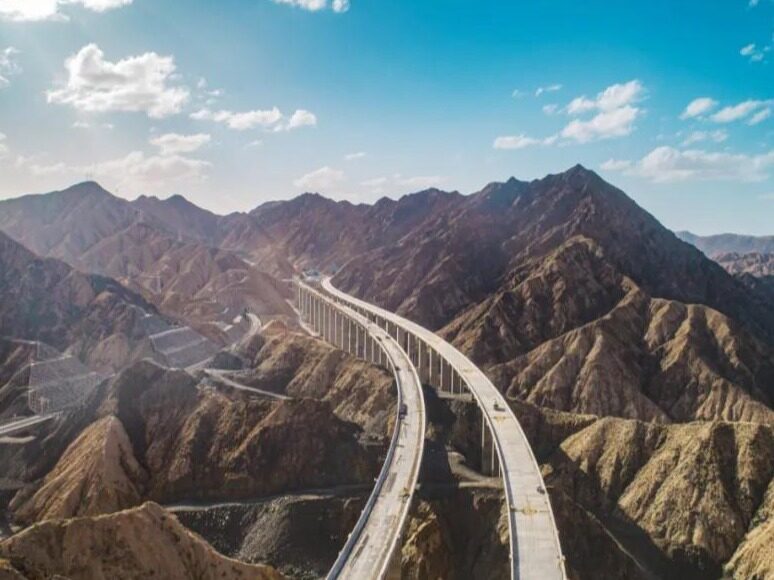 国内在建最大项目！新疆乌尉公路贯穿天山南北