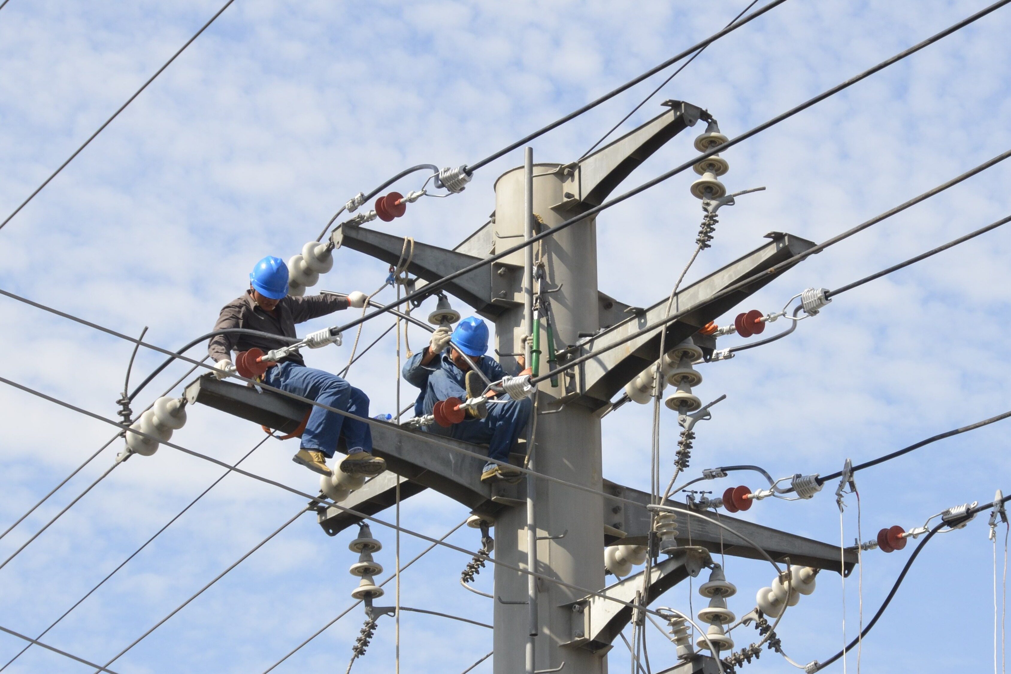 泰国电力局启动10年2400亿泰铢电网投资计划