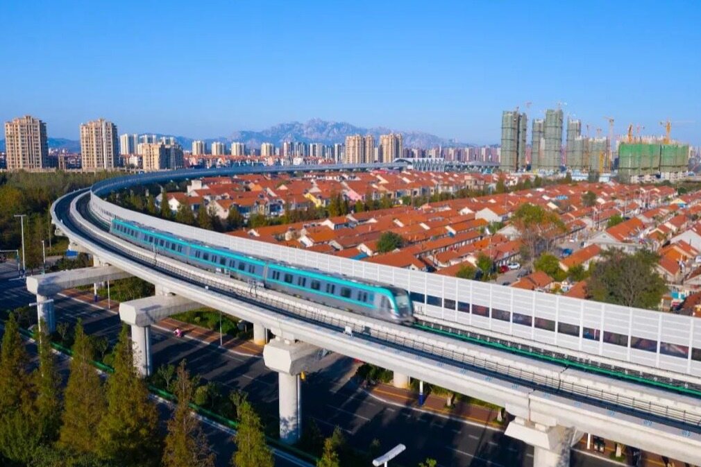 从第一列"和谐号"到第一列"复兴号",这里见证了中国轨道交通产业凭借