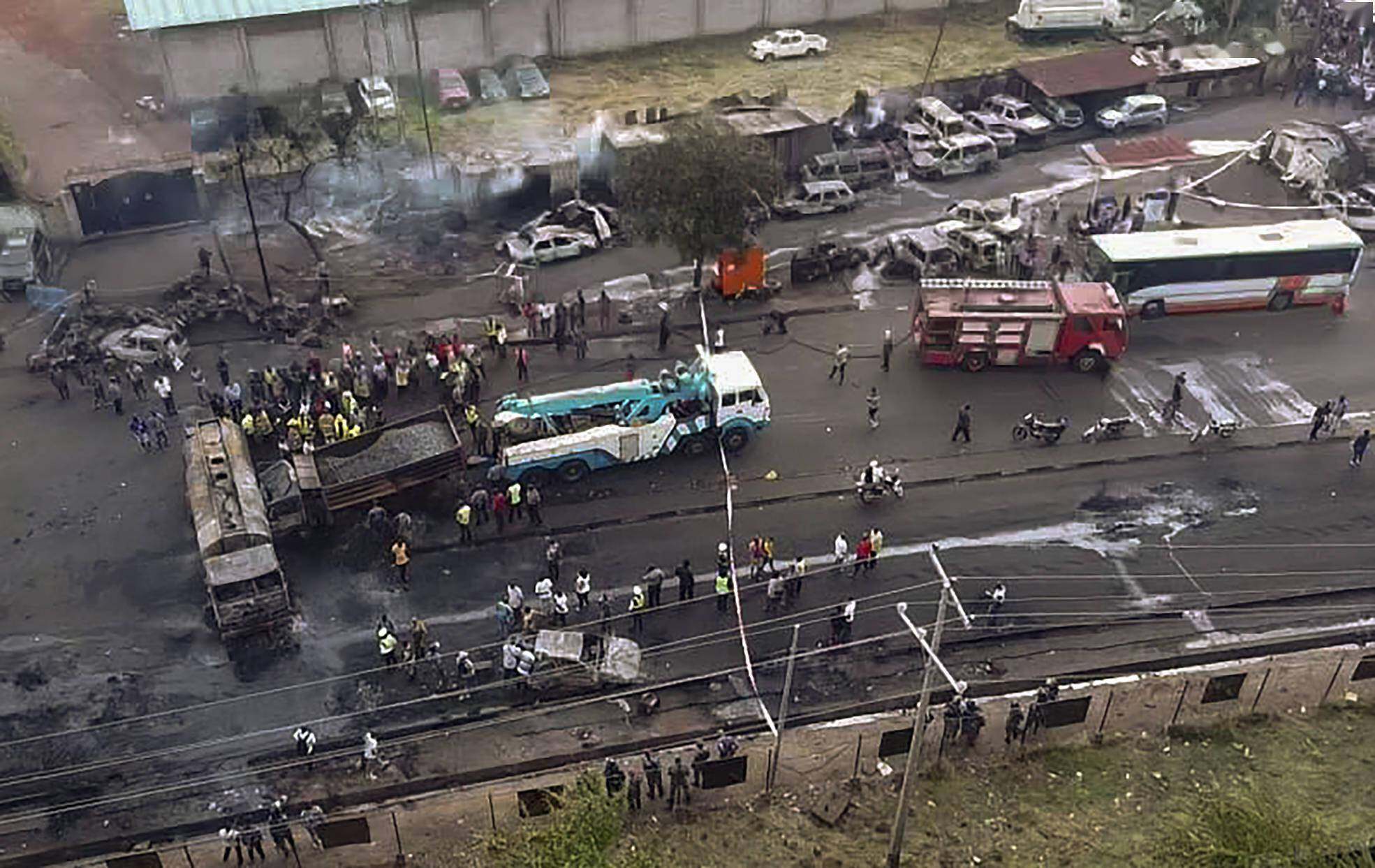 阿富汗喀布尔油罐车爆炸致9人死亡_新华社