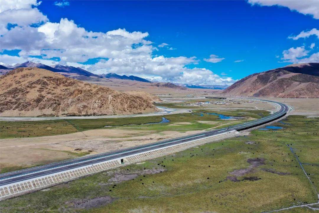 点赞基建狂魔 中国中铁彰显实力与担当 21年度十大超级工程揭晓 见道网