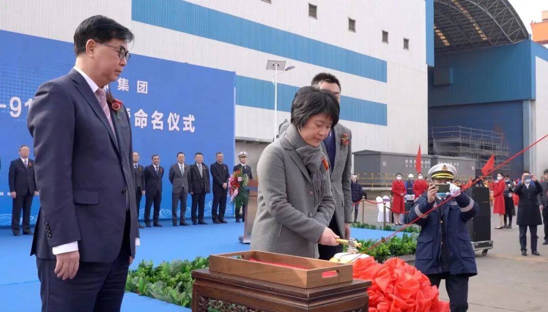 The world's first LNG dual-fuel tanker delivered to COSCO Shipping--Seetao