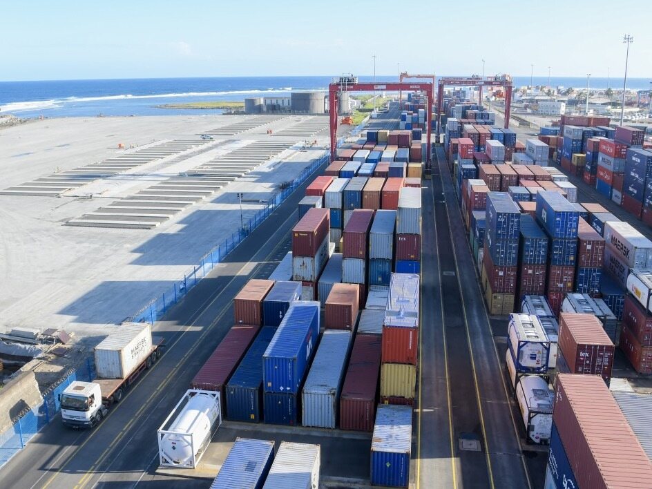 交通中国电建签署马达加斯加塔马塔夫港口快速路项目合同03-18交通