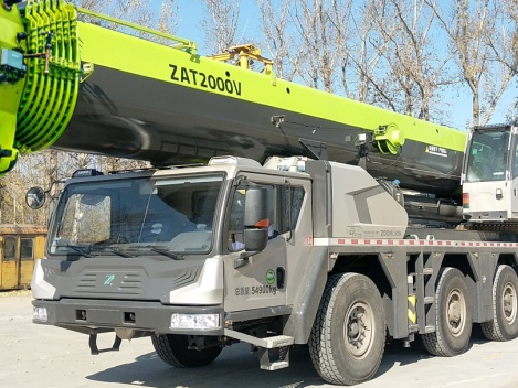 The world's first hybrid all-terrain crane ZAT2200VE863 leads the 
