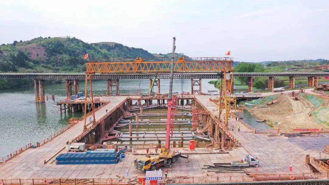 Sany Crane assists Chengdu Tuojiang Bridge Project--Seetao