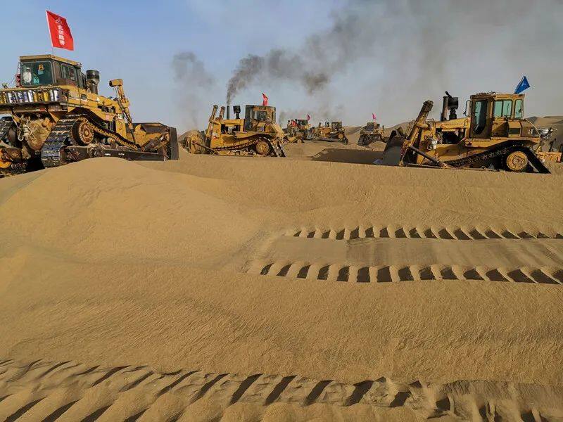 China's infrastructure maniac Taklimakan desert road constructionSeetao