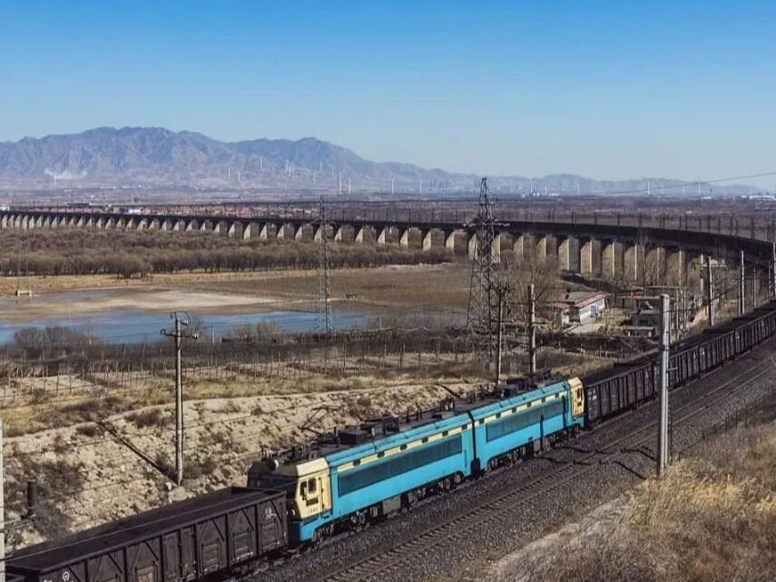 Daqin Railway: China's Speed in One Minute--Seetao