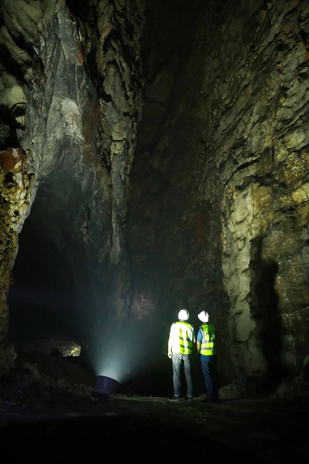 Dafangshan Tunnel of Guinan High-speed Railway Completes--Seetao