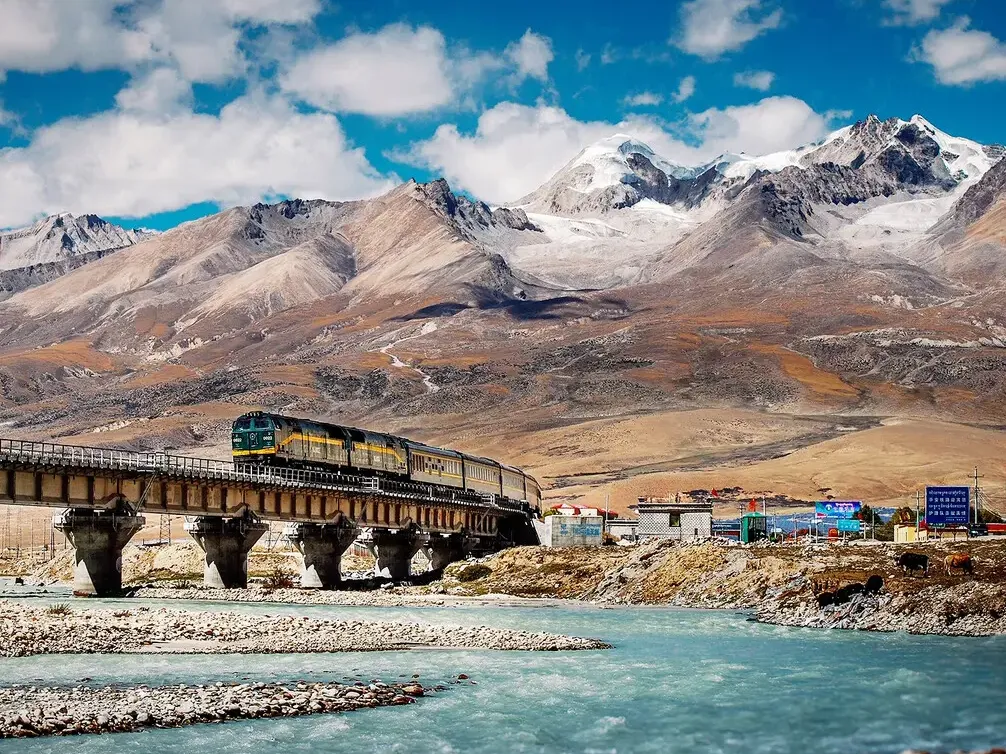 Синин лхаса железная дорога. Железная дорога Синин - Лхасу. Tibet Train. Banco de Gaia - last Train to Lhasa фото. Banco de Gaia last Train to Lhasa.