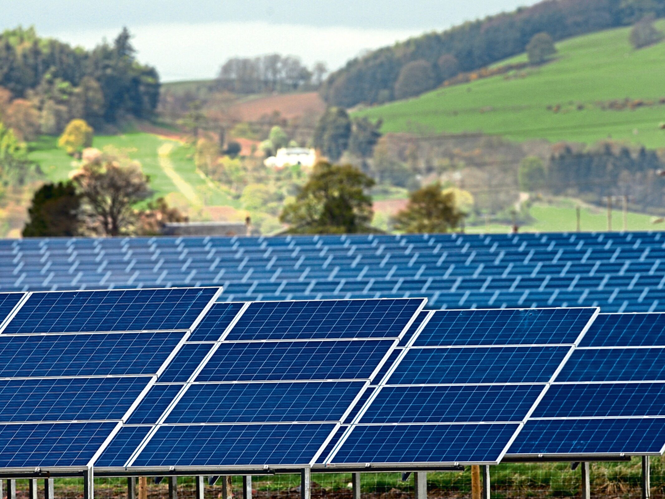 Britain Plans To Build 2GW Solar And Battery Energy Storage Project--Seetao