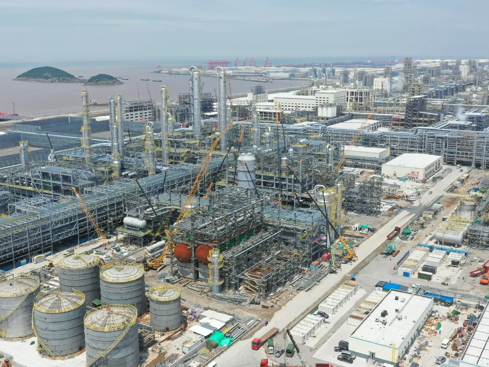 SXPCCC completed the hoisting work of Hainan Yisheng Petrochemical ...