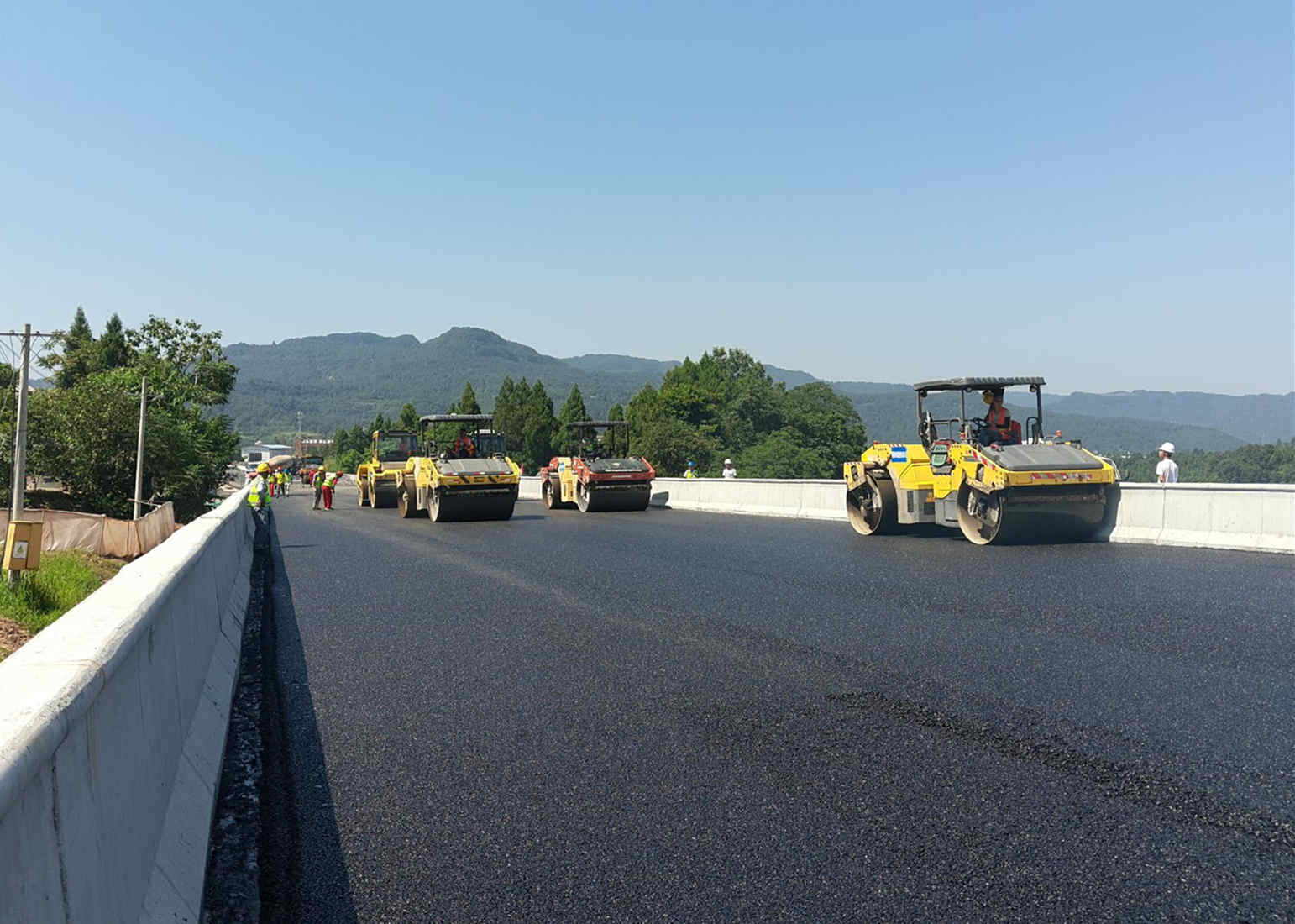 高速公路路面施工_机场跑道施工方案_路面养护工程_市政道路施工