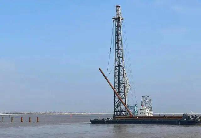 江苏崇启公铁长江大桥水上工程全面开工