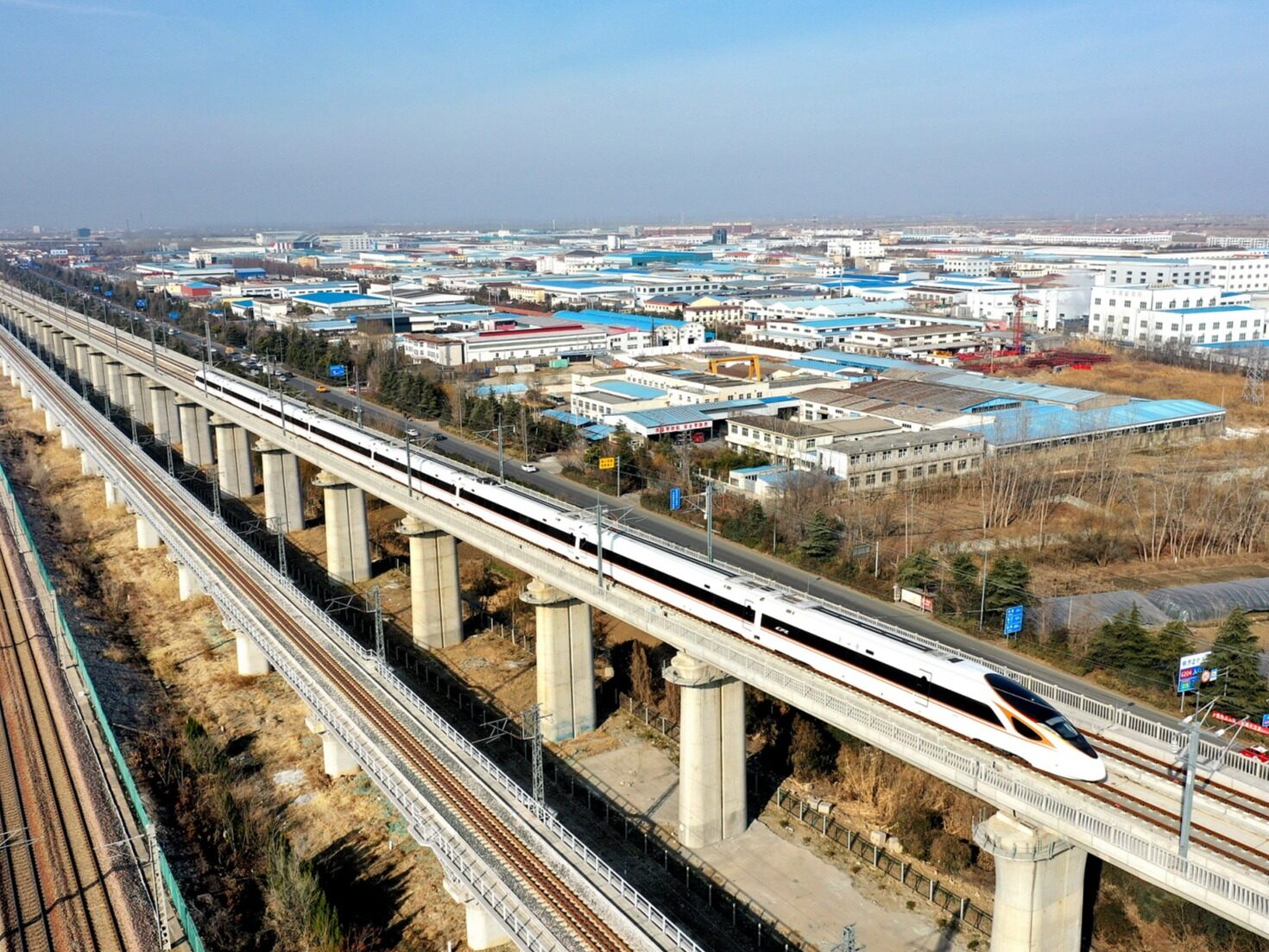 New progress in the first section of high-speed railway from Qianjiang ...