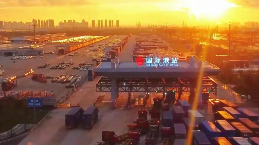 真气派!拥有58条线路的西安国际火车站见道网