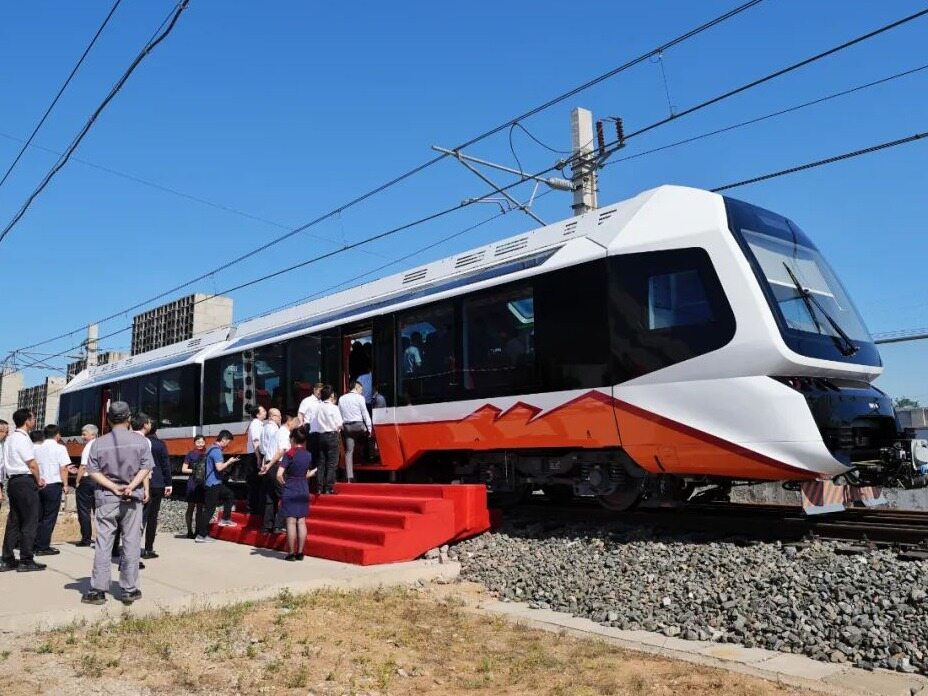 Stronglite Train China's new energy light rail train rolls off the assembly line in ...