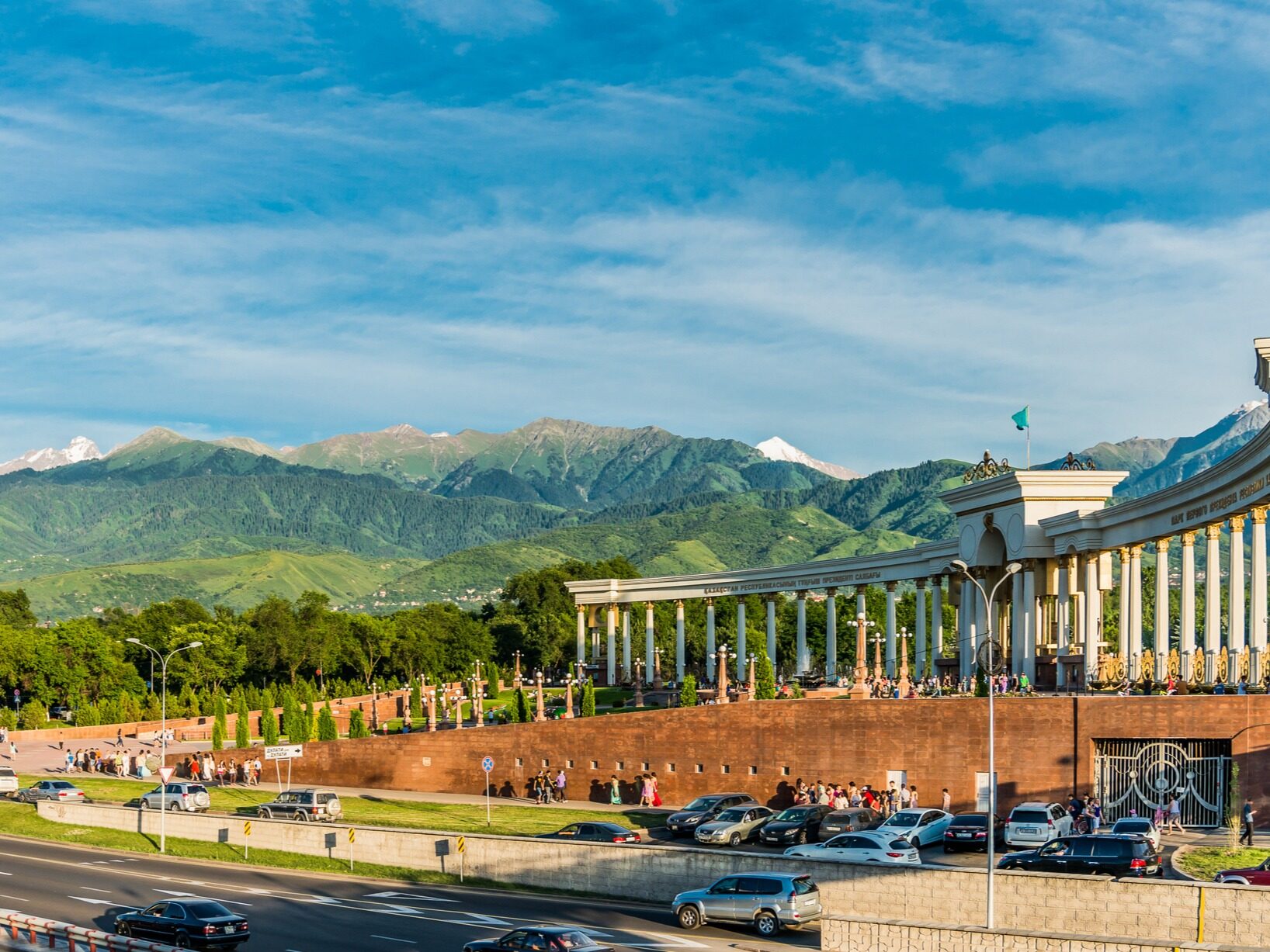 Алматы казахстан. Обзорная экскурсия по алматы. Звездная поляна алматы. Алма ата кок тобе. Алматы предгорья.