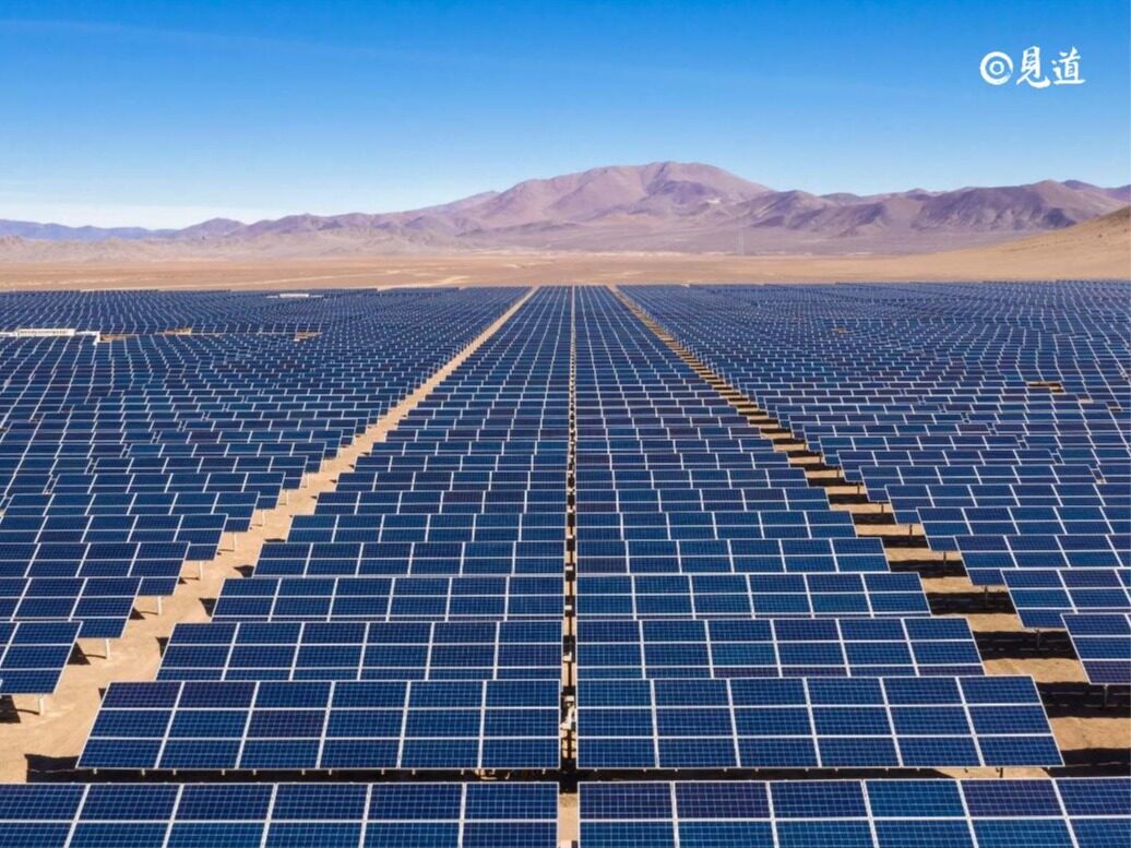 Construction of xinjiang photovoltaic sand prevention and control