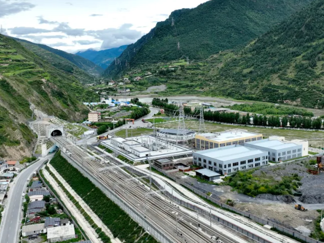 Sichuan-Qinghai high-speed railway begins trial operation!--Seetao