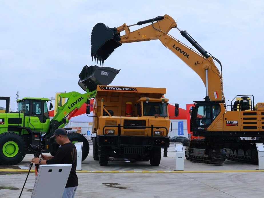 雷沃重工闪耀2025长沙国际工程机械展--见道网