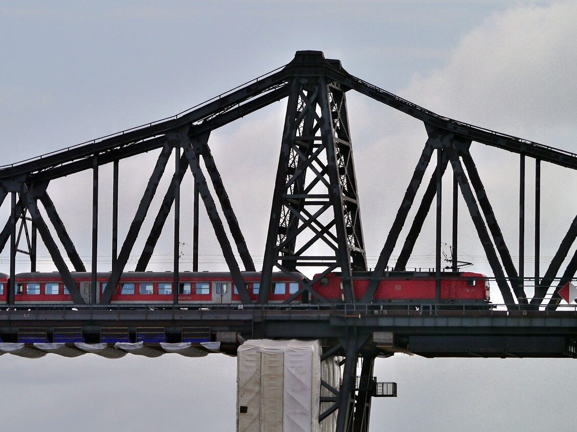 modi-unveils-world-s-tallest-single-arch-railway-bridge-kashmir