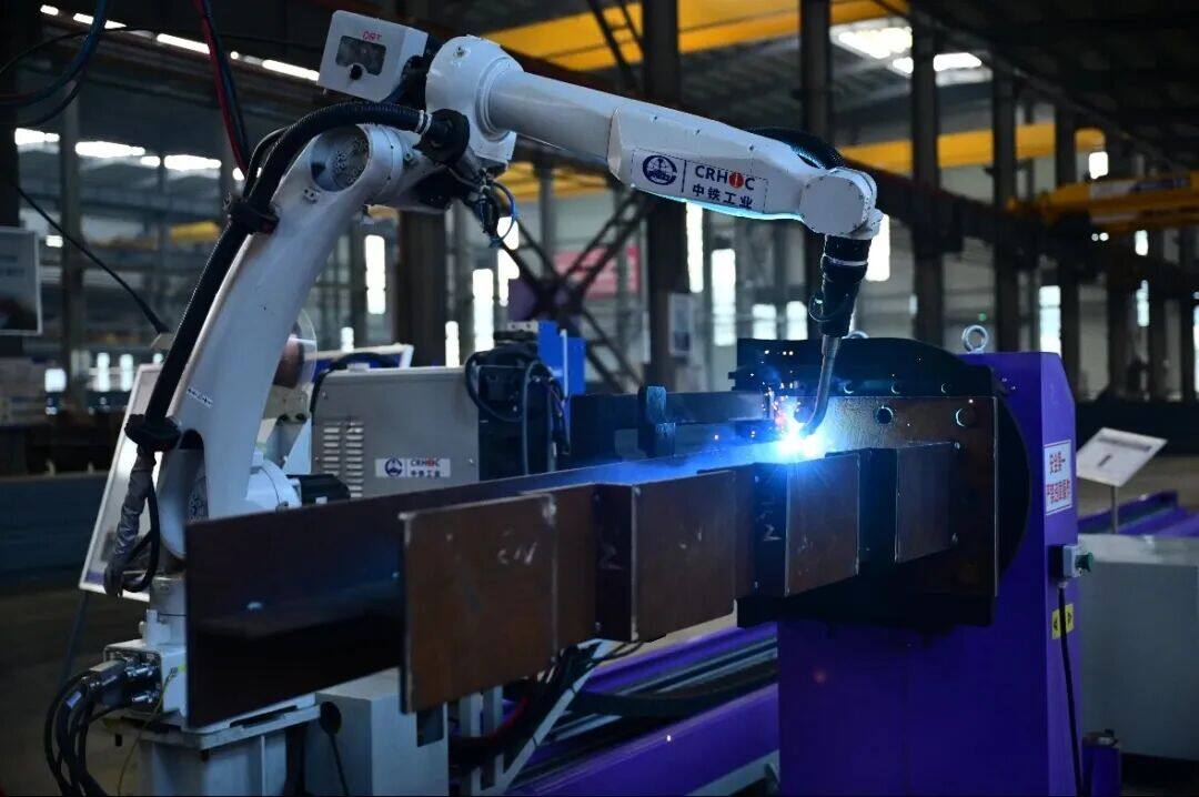 地轨式焊接机器人.jpg