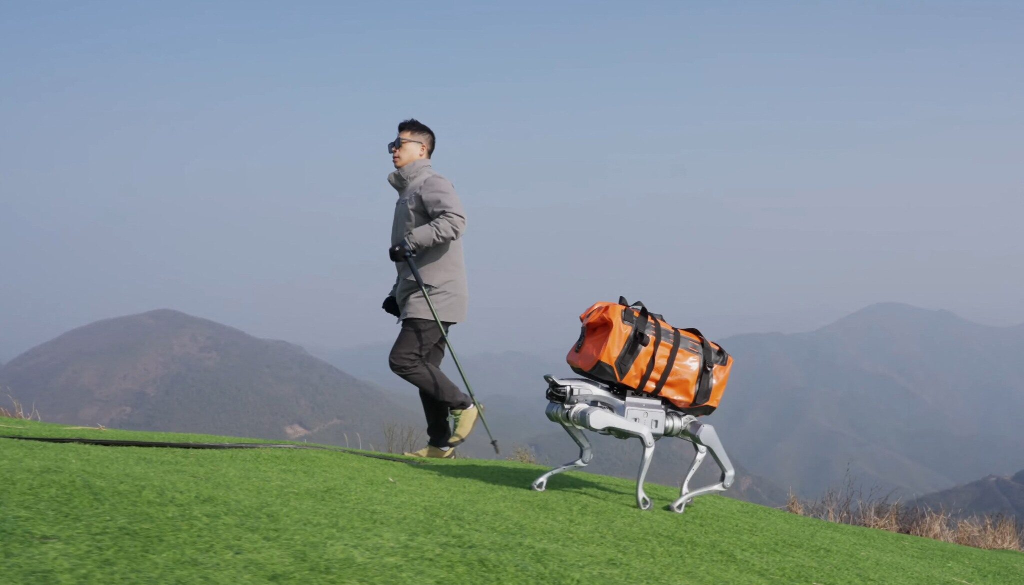 可能是包含下列内容的图片：高尔夫、高尔夫球车和高尔夫球场