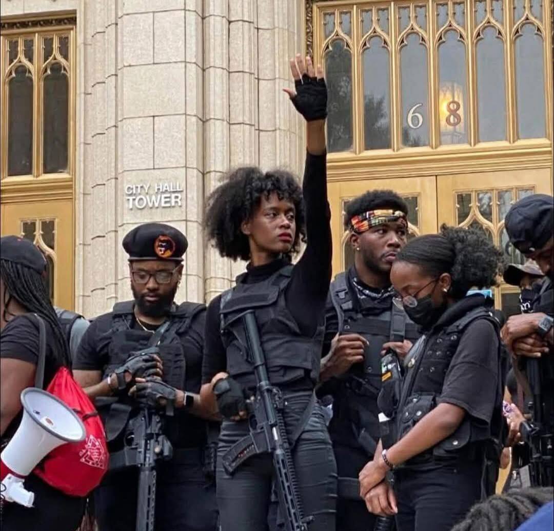 可能是包含下列内容的图片：上面的文字是“6 G CIN CITHALL HALL TOWER”